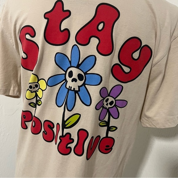 Peace of Mind Unisex Medium “Stay Positive” Colorful Everyday Shirt Beige & Red - Picture 5 of 6